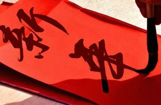 时代背景下的最新春联，喜庆传承与创新发展