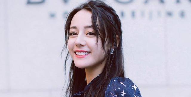 迪丽热巴新剧探秘，巷弄深处的星光与美食奇遇