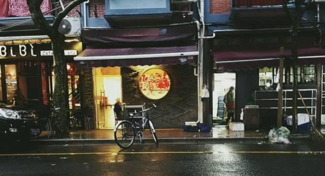 18号台风下的奇遇，风味小店的隐藏故事