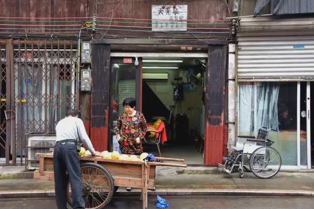 车险新闻最新动态与小巷深处的特色小店揭秘