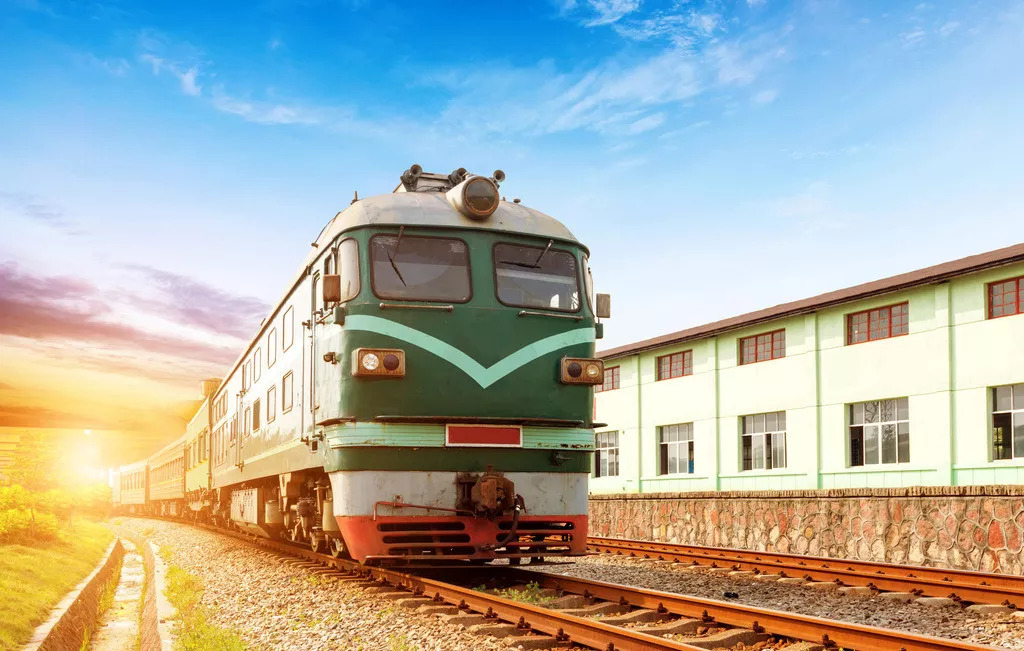 广忠黔铁路最新动态，驶向自然美景的列车启程，探寻内心宁静之旅
